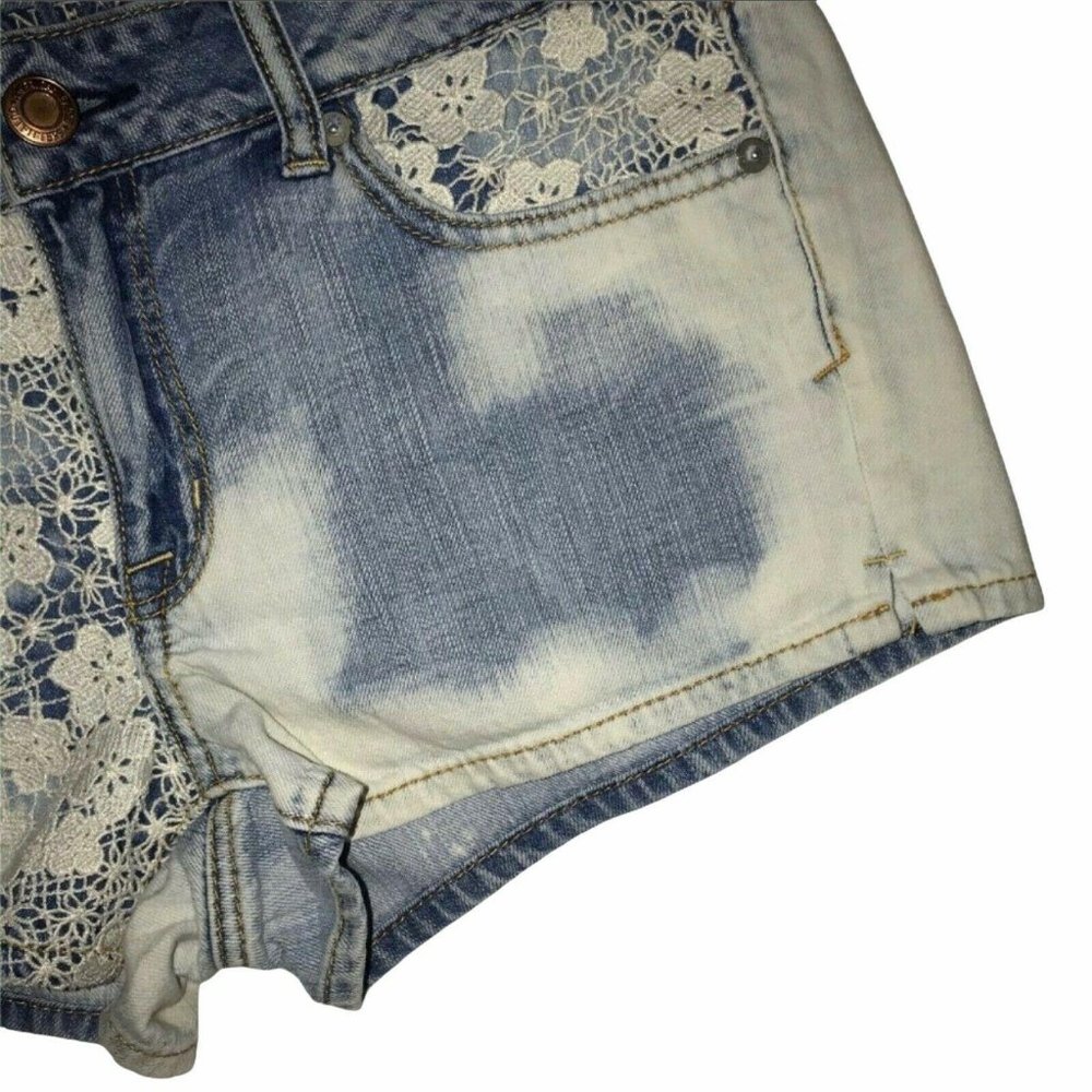 American Eagle Bleach Ombre Floral Lace Shorts 4 - Picture 5 of 8